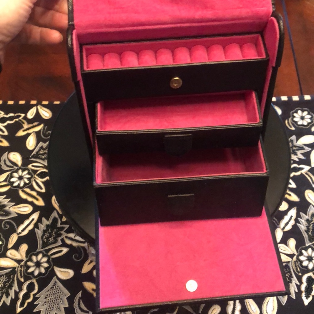 Black Leather Jewelry case.